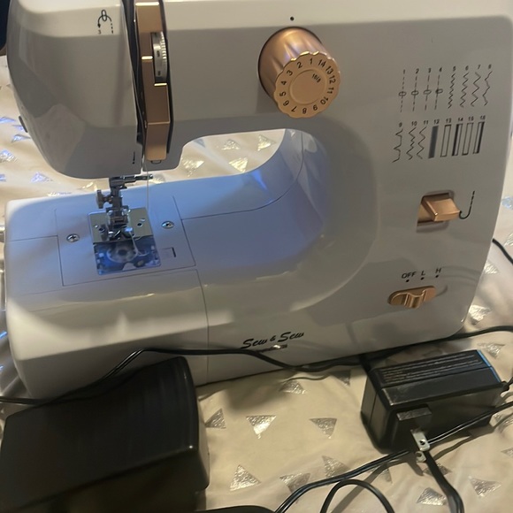 Sew & sew inspiration desk top sewing machine - Picture 1 of 5